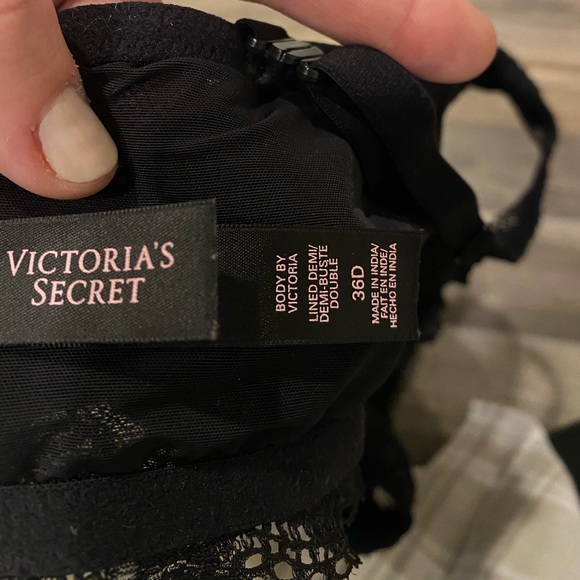Victoria’s Secret Black Lace Bra - Picture 3 of 3